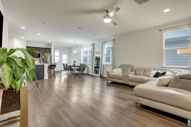 Building Photo - 113 Filifera Ct