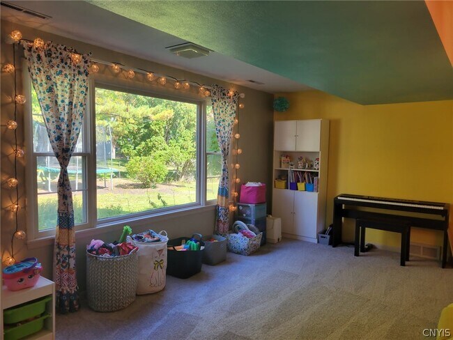 Foto del edificio - 6319 Danbury Dr
