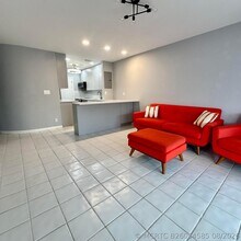 Building Photo - 2171 NE 66th St