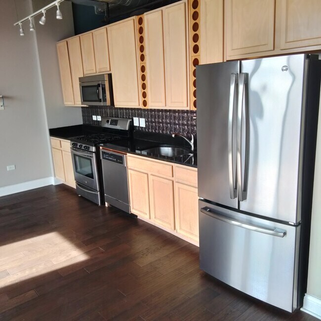 Building Photo - 1550 S Blue Island Ave