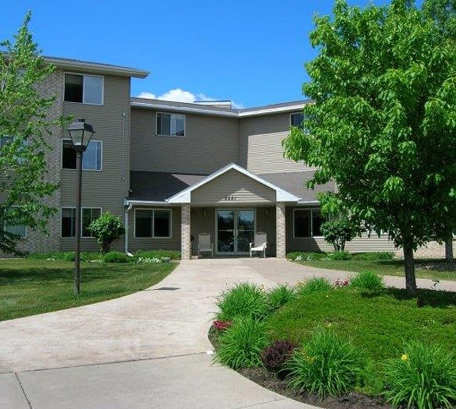 Primary Photo - Hanley Place Apartments