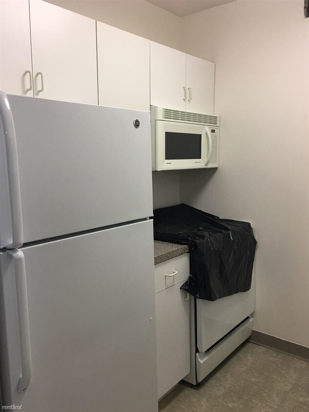 Foto principal - 1 br, 1 bath Apartment - 13849 Barclay Ave 6B