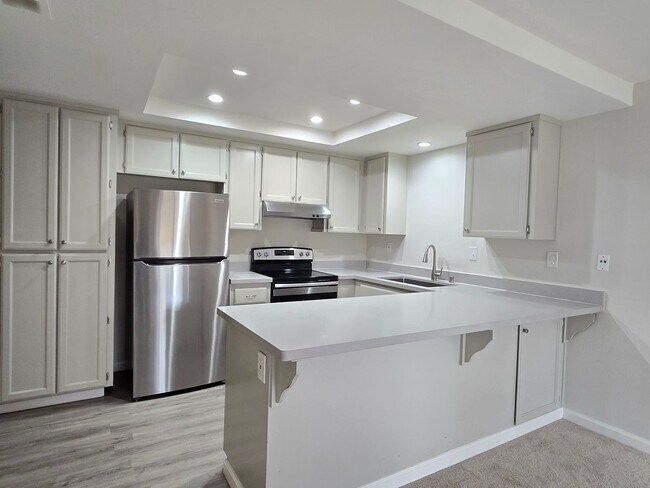 Building Photo - Remodeled Single Family Home, Newer Kitchen/Bathrooms, Fresh Paint, Large Yard with Pie Shape Lot!