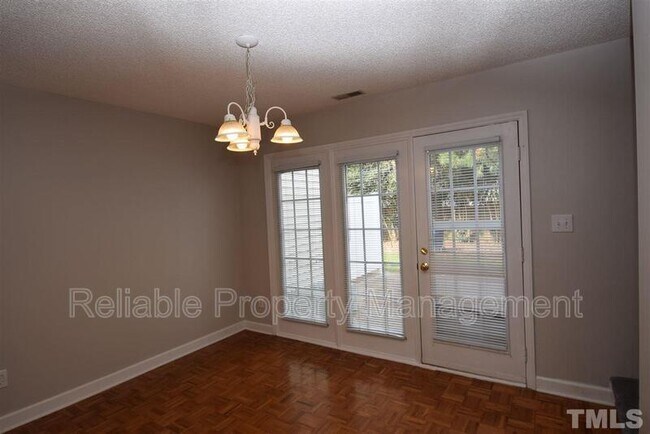 Building Photo - 412 E Rose St