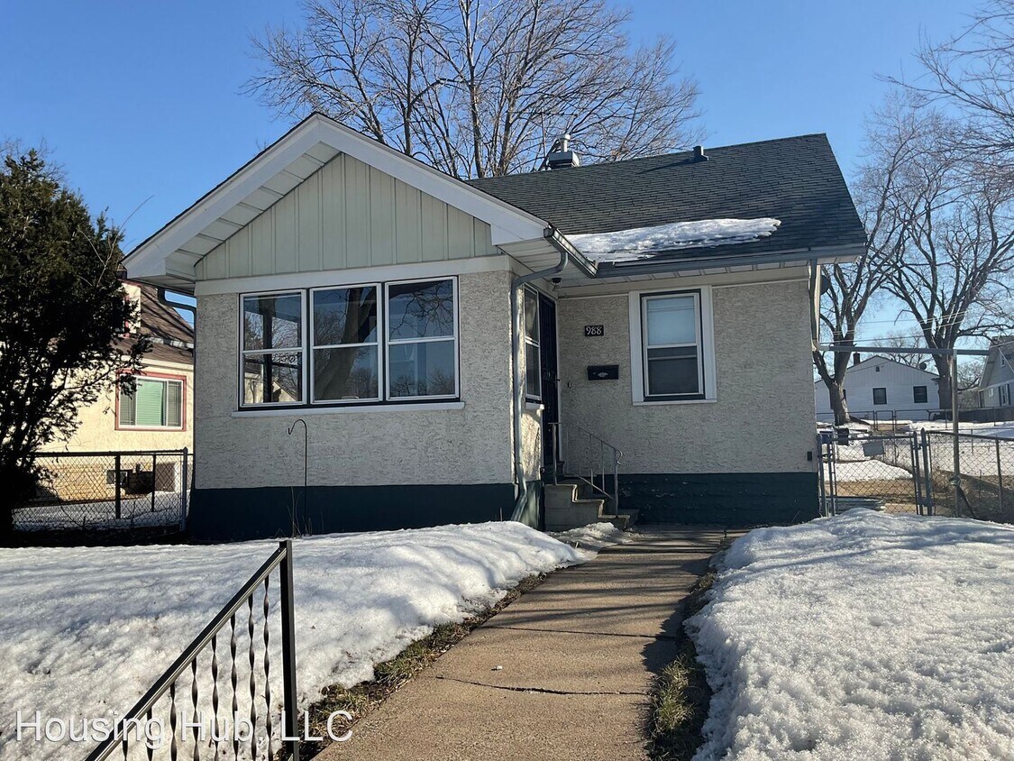 Foto principal - 3 br, 1 bath House - 988 Central Ave W