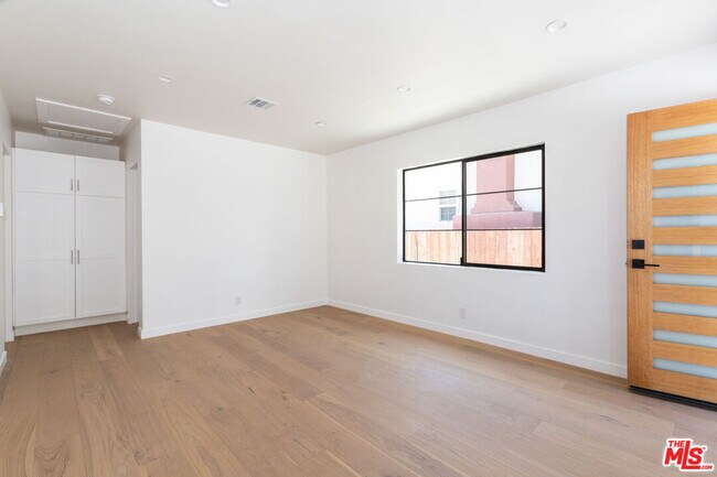 Foto del edificio - 3304 1/2 Casitas Ave