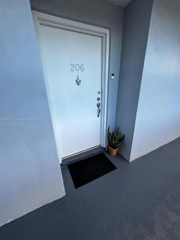 Foto principal - 13870 SW 62nd St