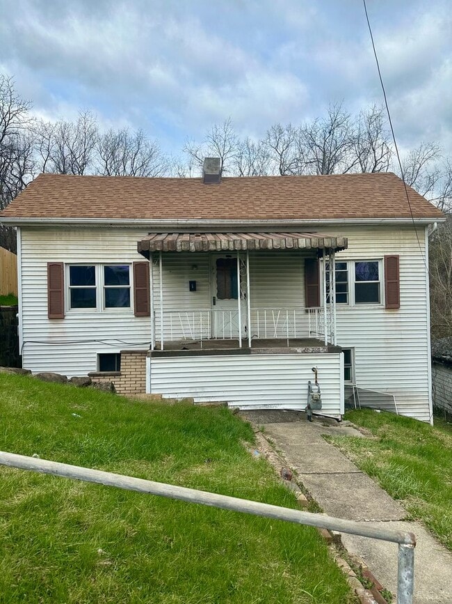 Building Photo - Three Bedroom Single Family House