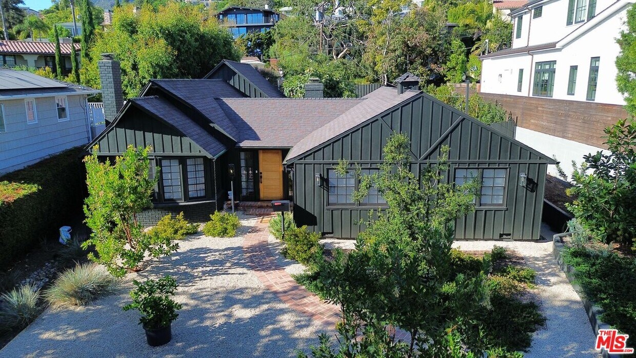 Foto principal - 14921 Bestor Blvd