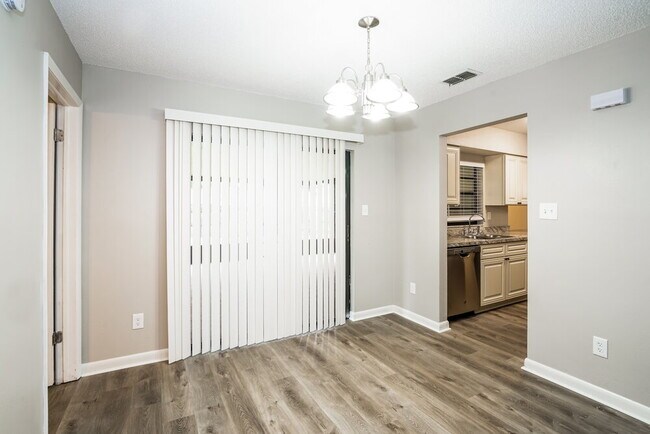 Building Photo - 813 Regal Palm Ct