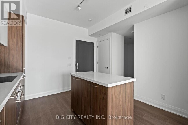 Photo du bâtiment - 33 Frederick Todd Wy