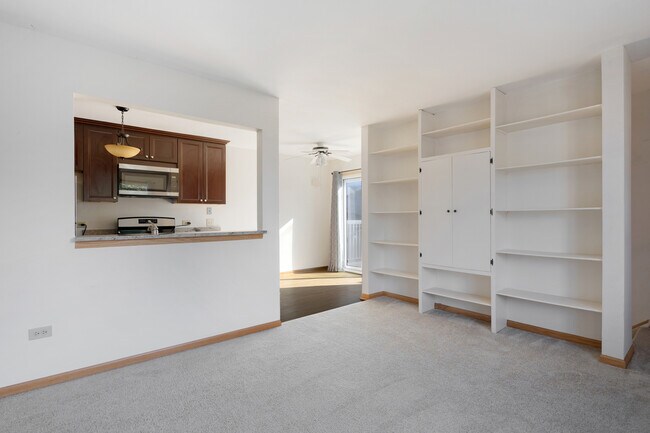 Foto del edificio - 717 Whitesail Dr