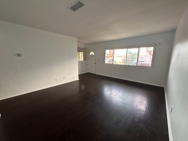 Building Photo - 10929 Buford Ave