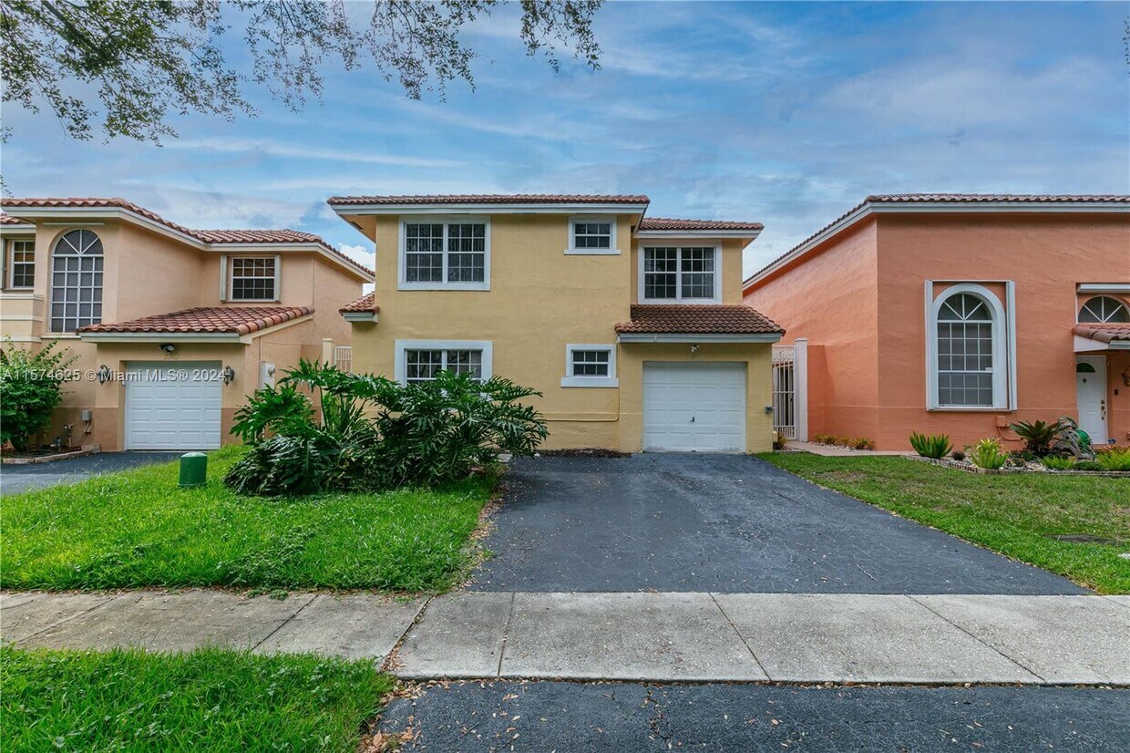 Primary Photo - 2592 W Saratoga Dr