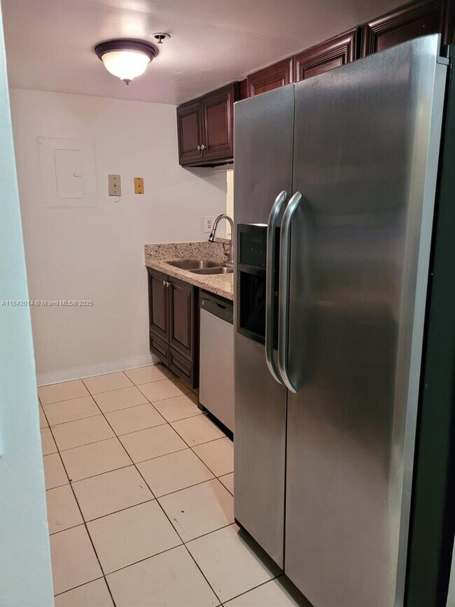 Foto del edificio - 7601 E Treasure Dr