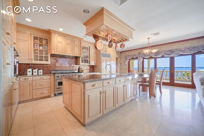 Foto del edificio - 3411 Country Club Rd