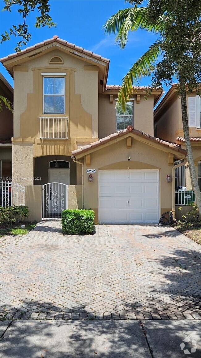 Rivendell Houses under 2,500 Miami, FL 2 Homes