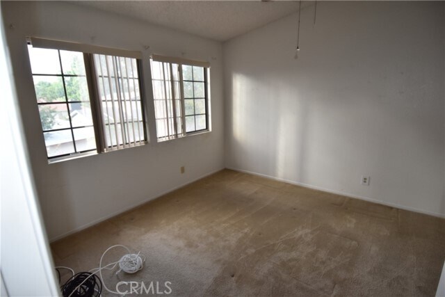 Building Photo - 8167 Vineyard Ave