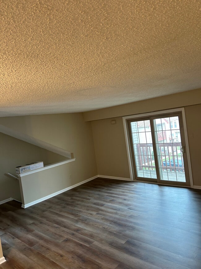 Family Room - 1208 Barry Ct