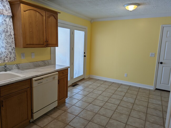 Dishwasher, stove, Fridge Included - 302 Mitchell Ave