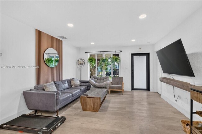 Foto del edificio - 1131 N 75th Ave