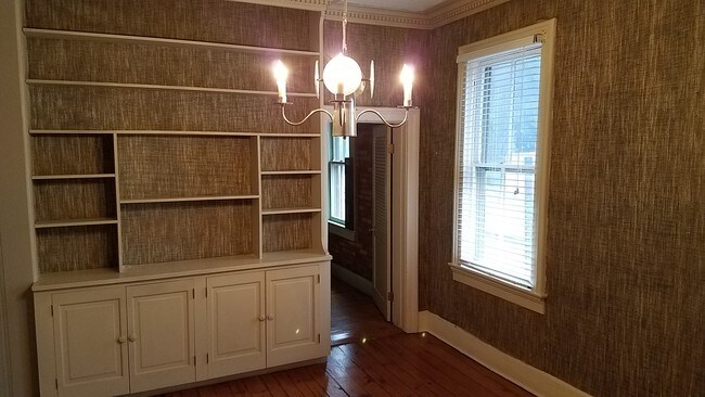 Middle room - office / sitting room - 772 Mohawk St