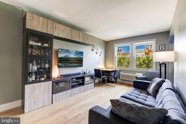 Foto del edificio - 1363 K St SE