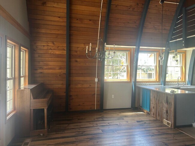 Foto del edificio - Beautiful Barn Style Home