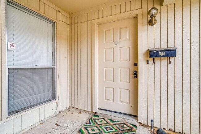 Foto del edificio - 5947 Chimney Wood Cir