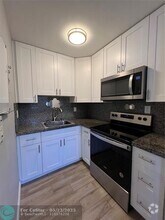 Building Photo - 2016 NE 17th Ct