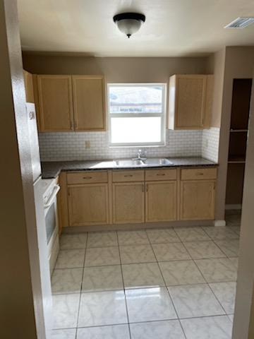 Building Photo - 915 S N St