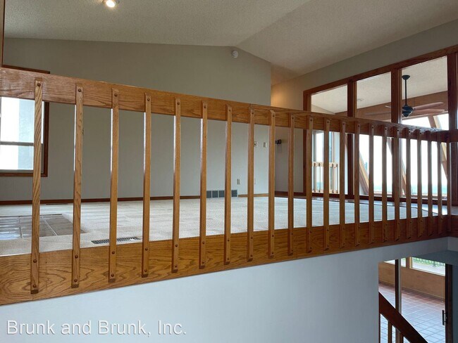 Building Photo - 3 br, 2.5 bath House - 5075 Cliff Point Ci...