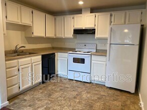 Building Photo - 7041 S 116th Pl