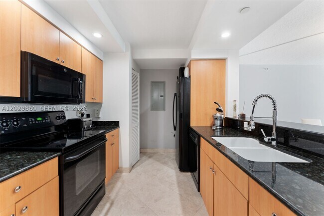 Building Photo - 6917 Collins Ave