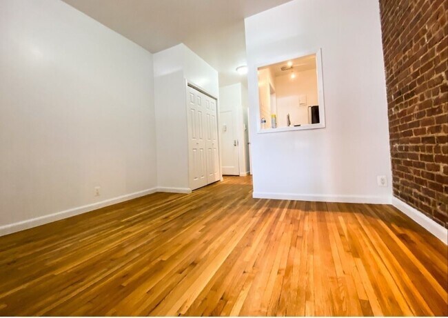 Foto del edificio - 316 E 83rd St