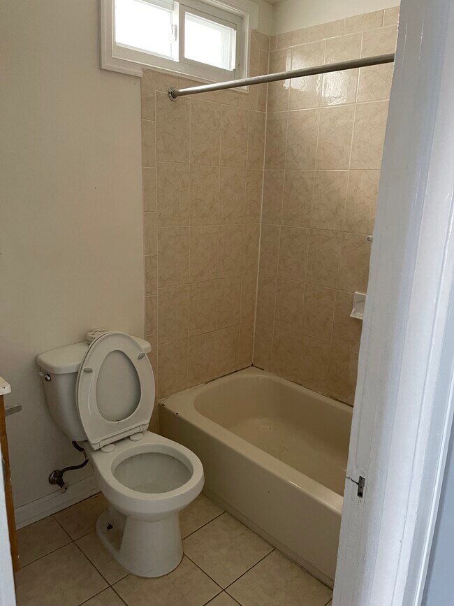 Foto del edificio - 2240 Penrose Ave