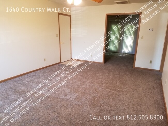 Building Photo - 3 Bedroom Duplex - Pets Welcome!*