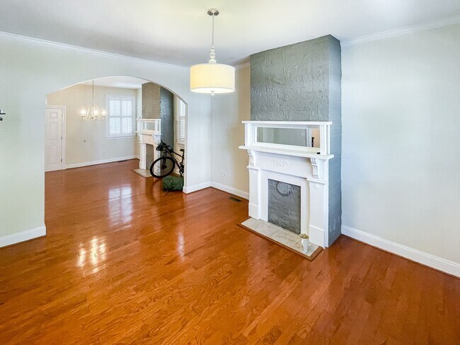 Building Photo - Gorgeous Victorian home in Church Hill