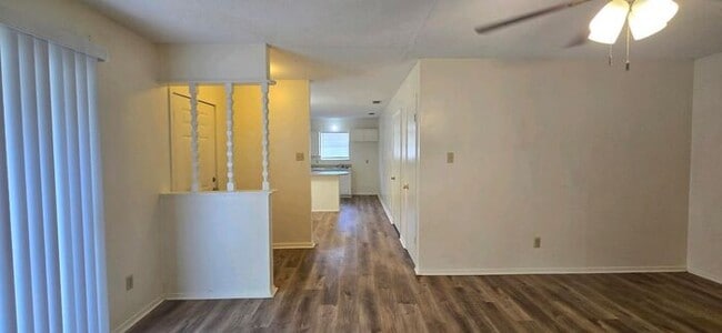 Building Photo - Cozy 3 Bedroom Unit! Tour Today!