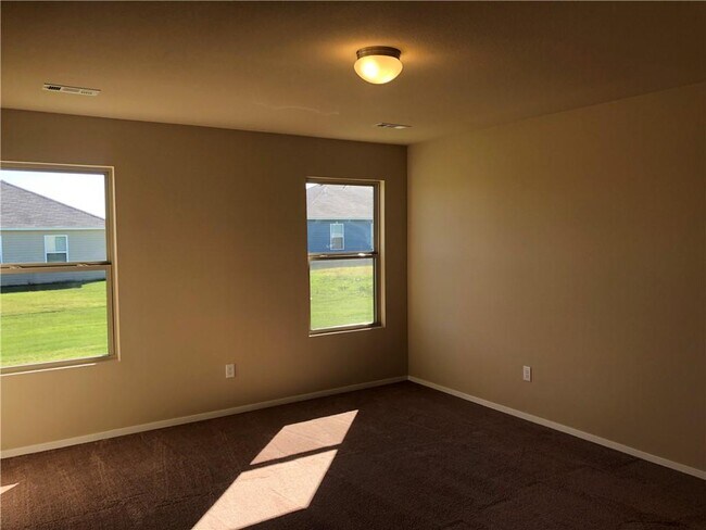 Building Photo - 602 W Pittsfield