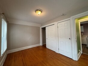 Building Photo - 106 Griffith St