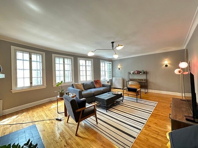 Building Photo - 5517 N Kenmore Ave