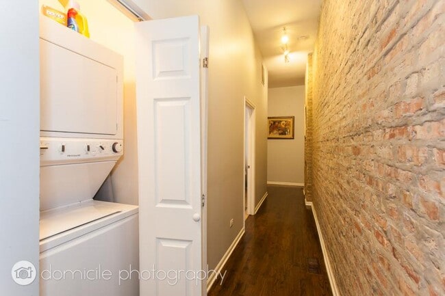 Building Photo - 3 bedroom in Chicago IL 60612