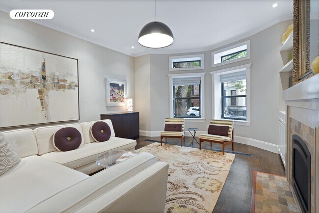 Building Photo - 393 4th Ave