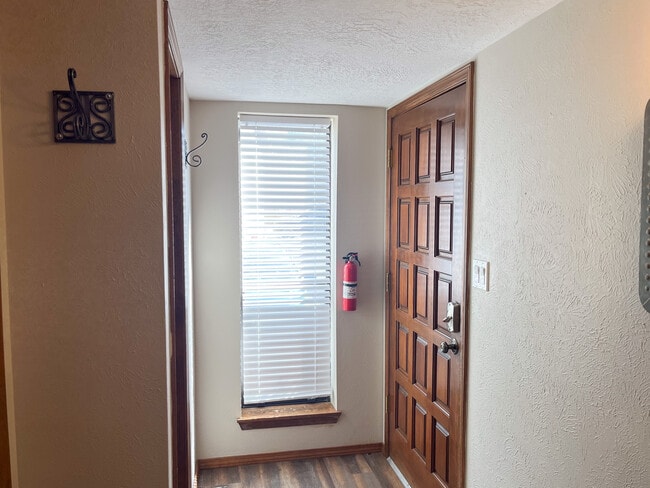 Building Photo - 214 Metz Dr