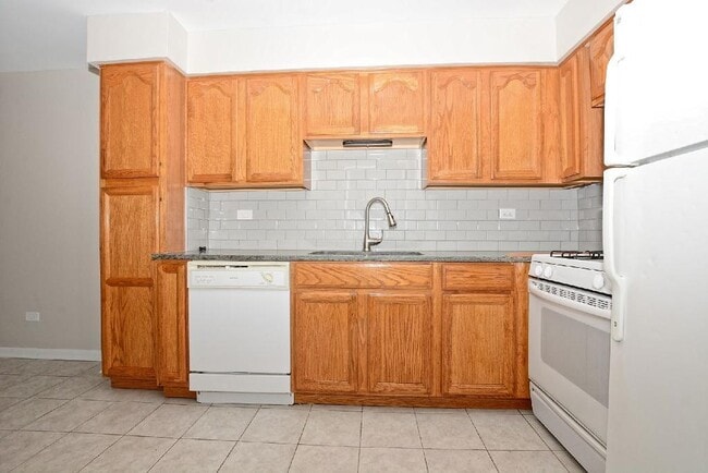 Building Photo - 5724 W 111th St