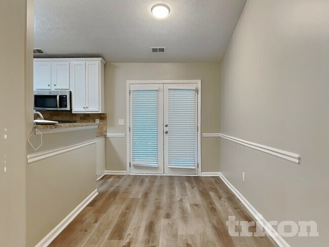 Foto del edificio - 449 Sarah's Ln