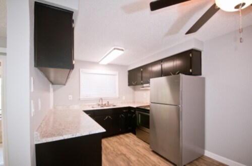 Building Photo - 320 Hilltop Dr