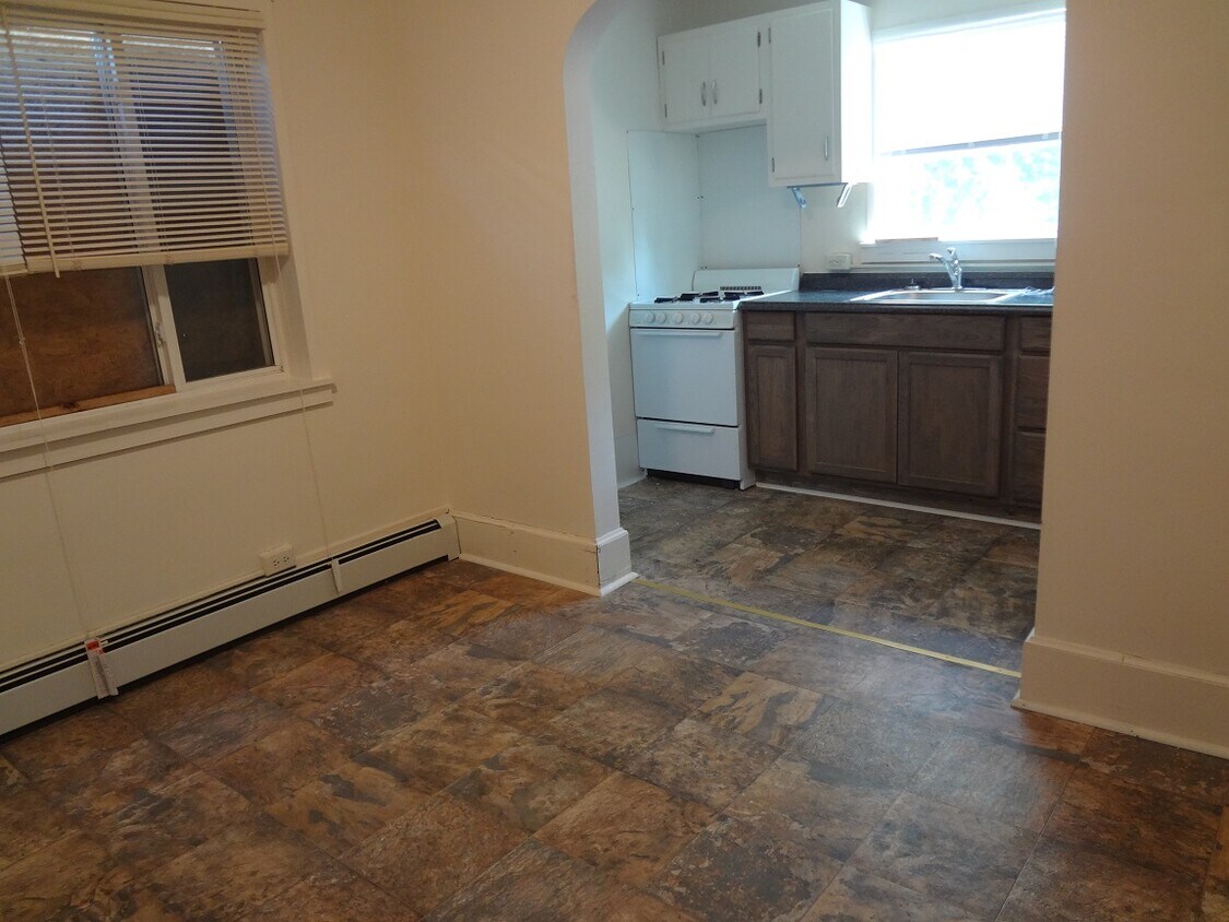 Kitchen/dining - 2466 Market St