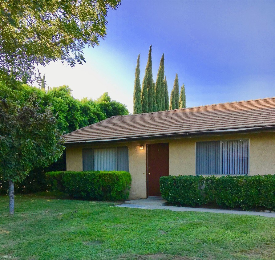 Foto principal - 2 br, 1 bath Duplex - 8454 Almond Ave